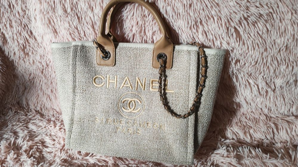 Geantă Chanel Deauville de vară