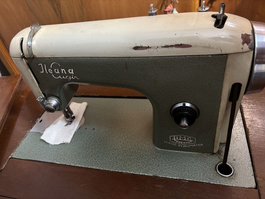 Masa și masină de cusut vintage Ileana