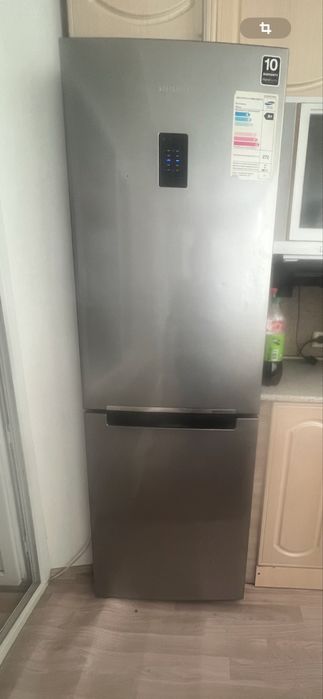 Холодильник Samsung