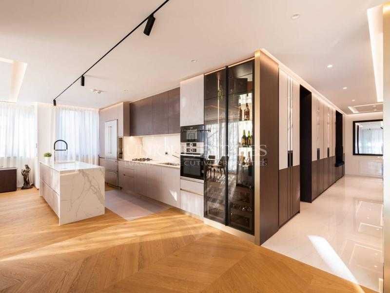 Продава се Тристаен апартамент в София, Красно село - 103 кв.м за 817 €/кв.м - Снимка #2