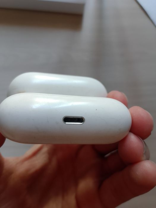 Продаю air pods pro