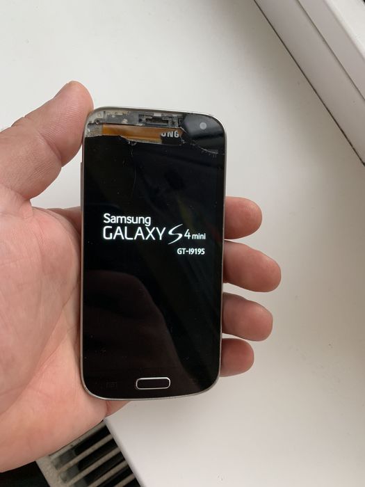 Telefon Samsung S4 mini liber orice rețea