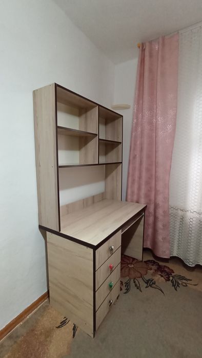 Стол детский в спальню