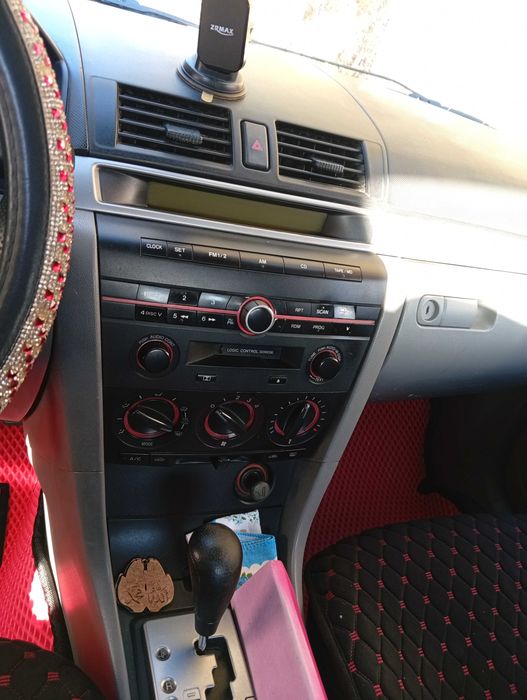 Автомобиль мазда 3