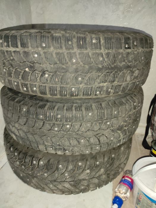 Продам шины 13 с диском 3 штуки за 30 тыс
