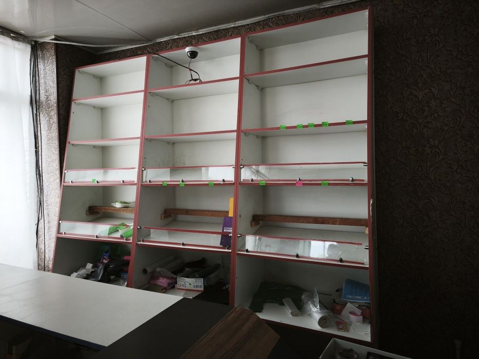 Стилаж ва ветриналар тайёр.