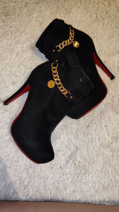 Продам супер удобные красивые лабутены- ботильоны в отличном состоянии