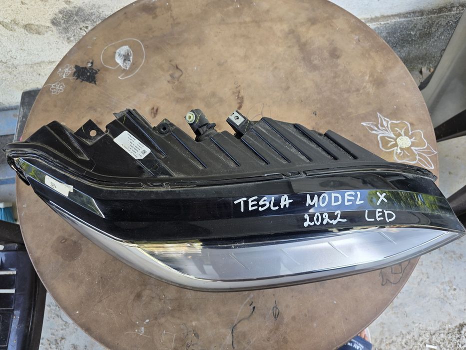 Tesla model X 2022 LED десен фар
