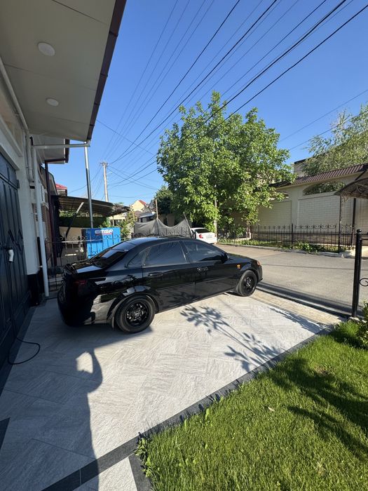 Продам свой автомобиль Gentra черный