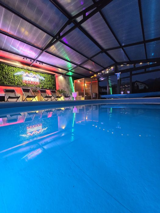 Cabana cu piscina încălzită si jacuzzi