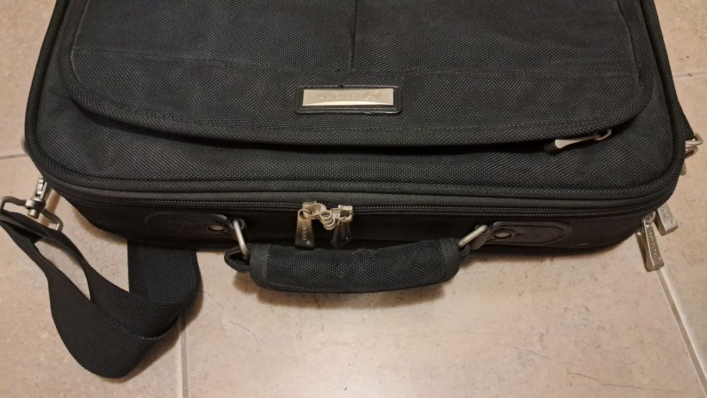 Чанта за лаптоп .