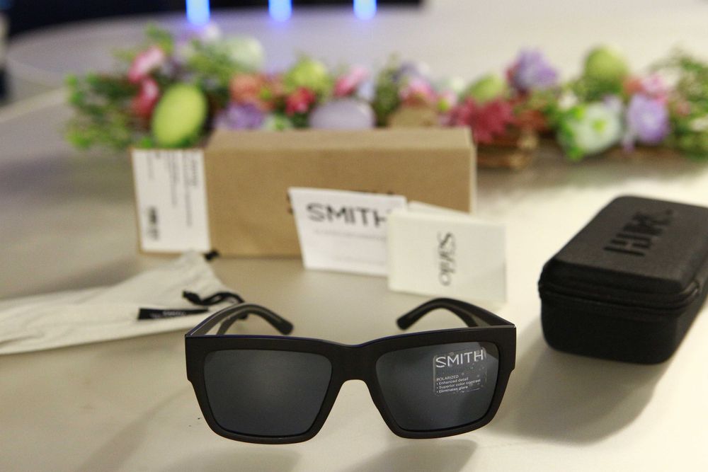 Продавам американски слънчеви очила Smith с поляризация и Popup филтър