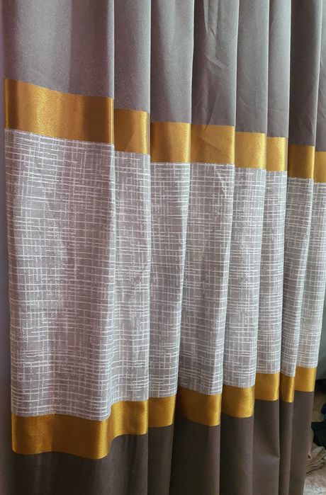 Завеси два броя 75 лева.