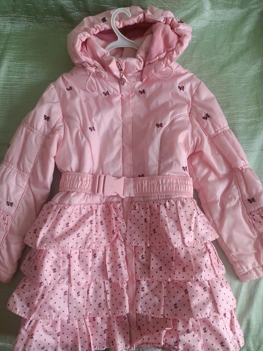 Продам куртки на девочку