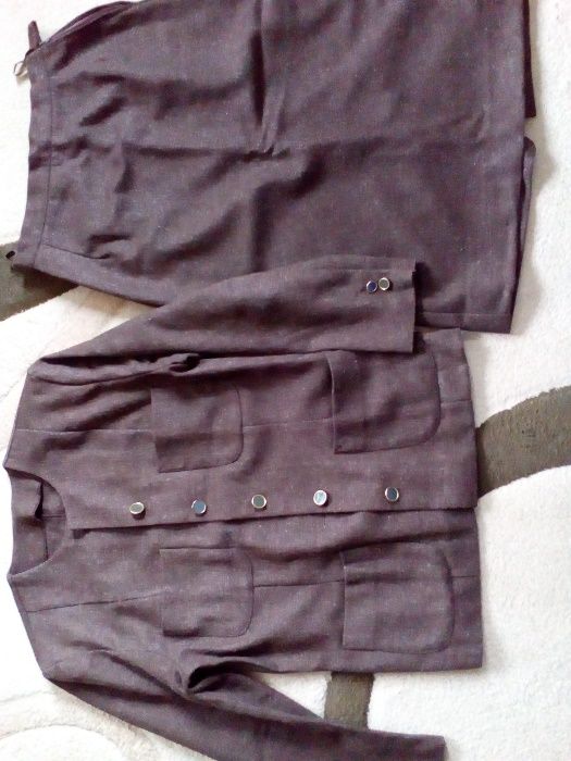 вълнен костюм в кафяво