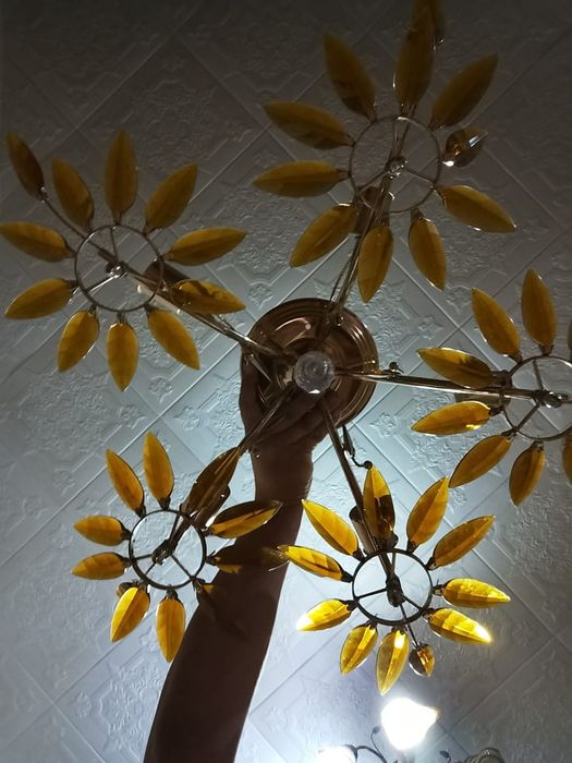 Продам люстру срочно