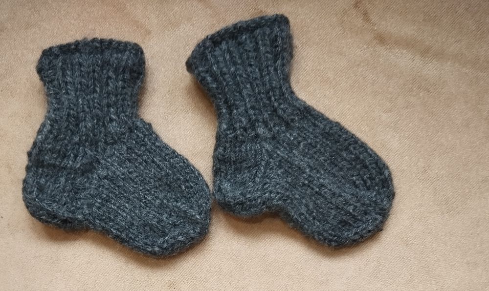 Детское шапочки и носочки