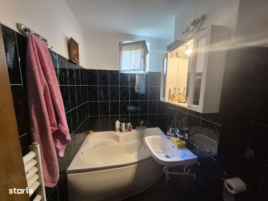 De Vânzare – Apartament cu 3 camere, zona Precista, Piatra Neamț