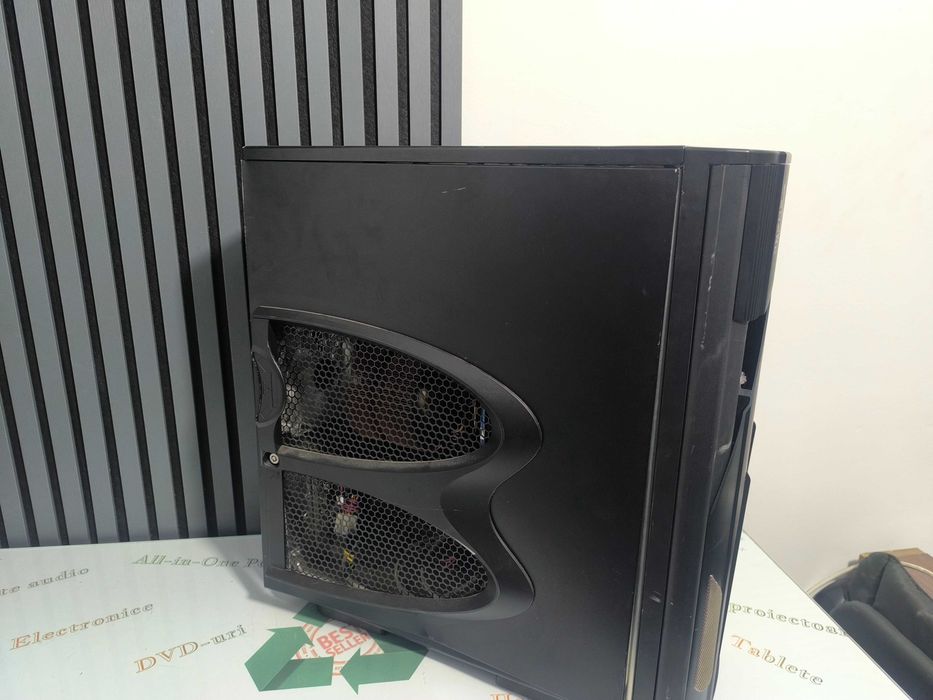 Sistem PC Desktop Gaming ASUS Striker Extreme, GeForce 8800,Antec 520W