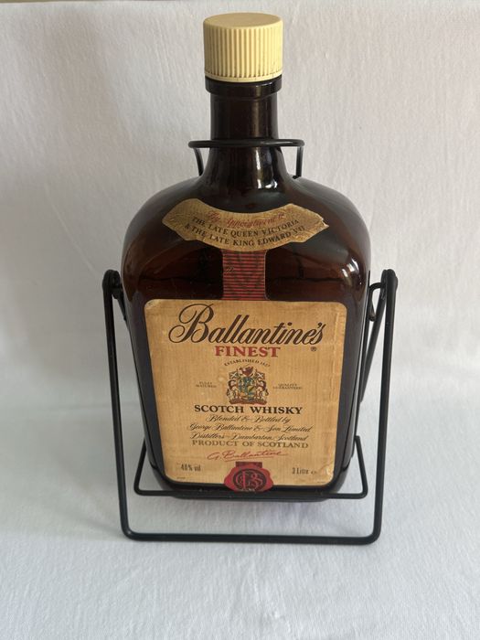 Люлка, празна бутилка от уиски Ballantines , 3L