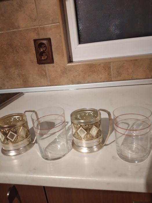 Чаши за чай с поставка