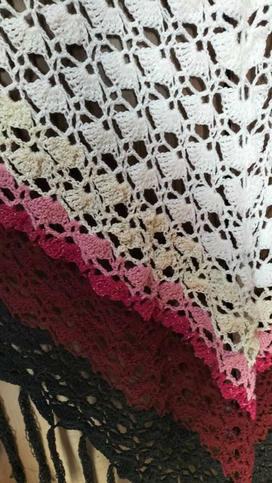 Продам шаль новая большая.