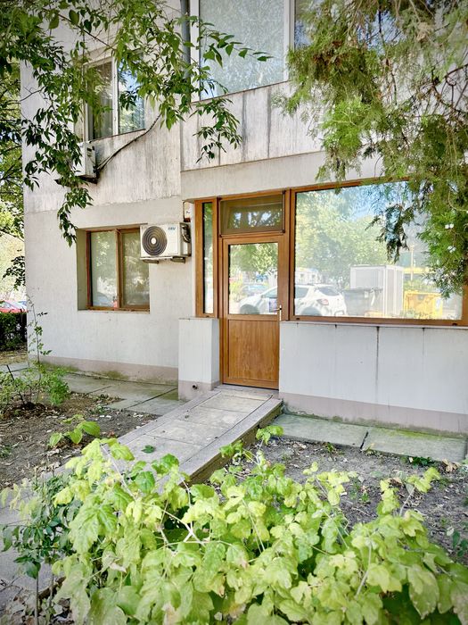 SPAȚIU COMERCIAL/ BIROURI  -  750 euro / 52 mp – Parter cu acces stradal, vis-à-vis de City Park Mall