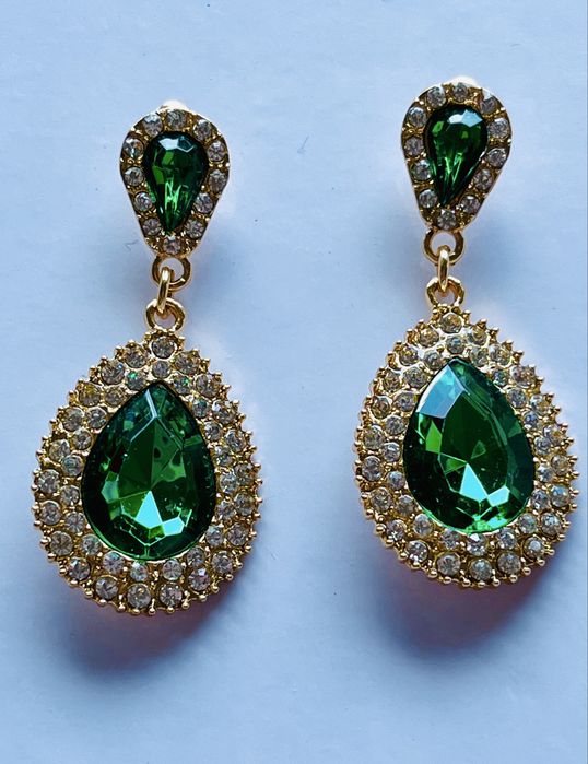 Много красиви модерни обеци зелен камък Германия