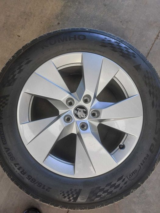 4 Anvelope(vara) Kumho 215/65/17 noi(folosite 1000 km)