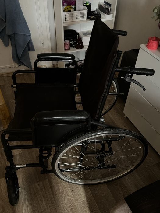 инвалидная коляска