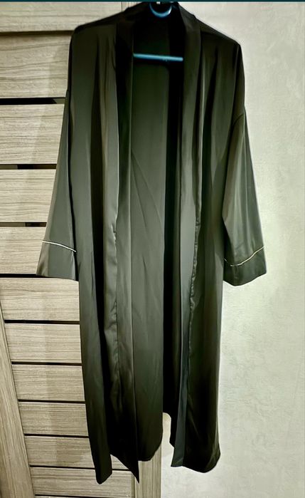 Продам абайку черного цвета,размер подходит до 54