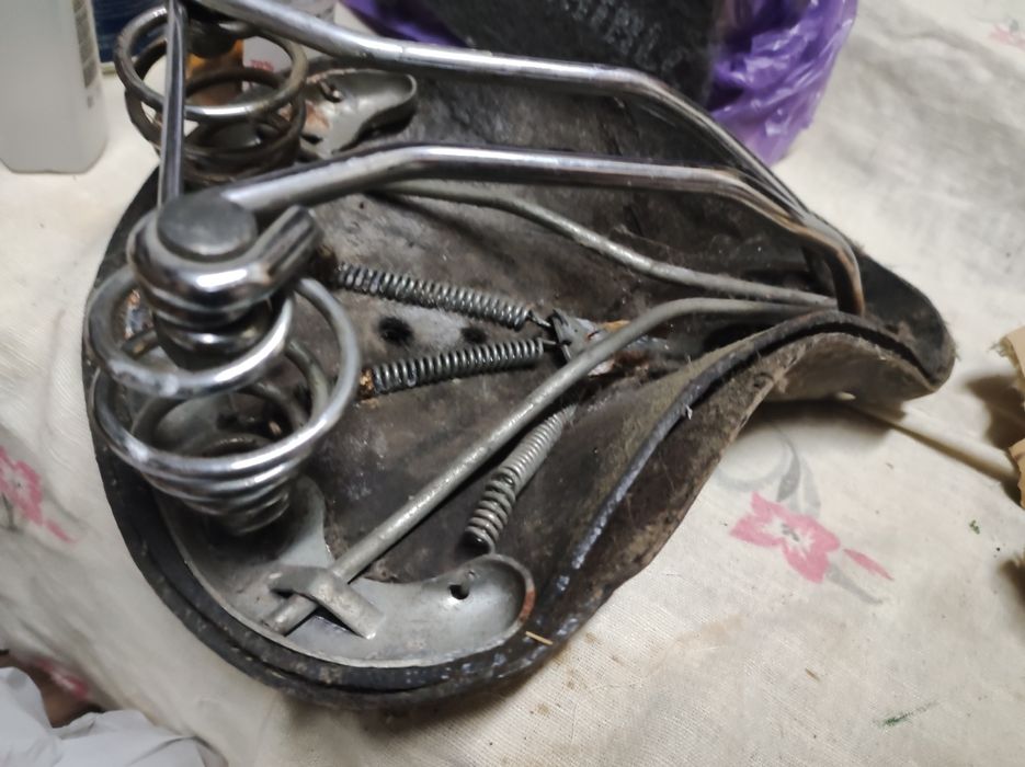 Кожаное седло на велосипед СССР