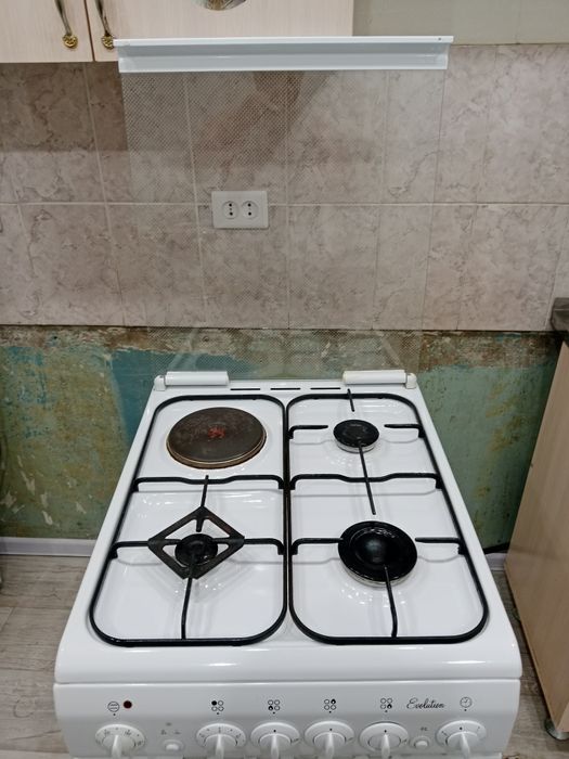 Продам газ плиту