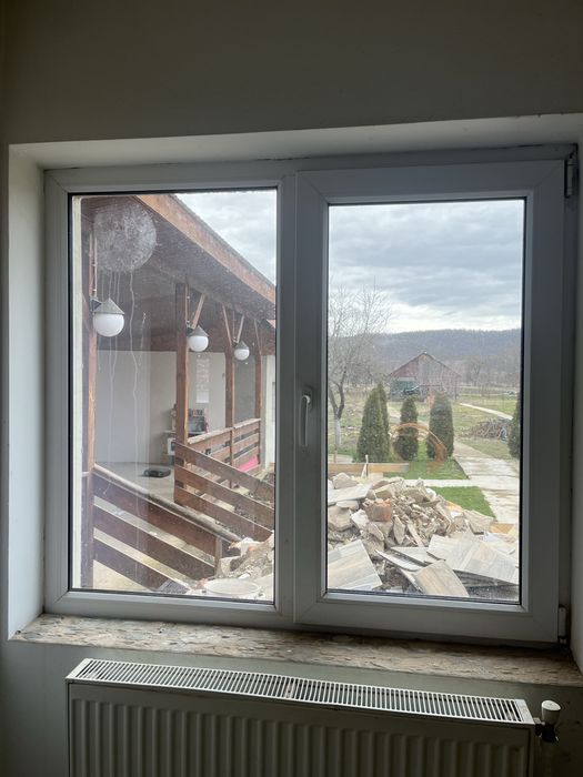 Vand usa dubla  si doua ferestre termopan