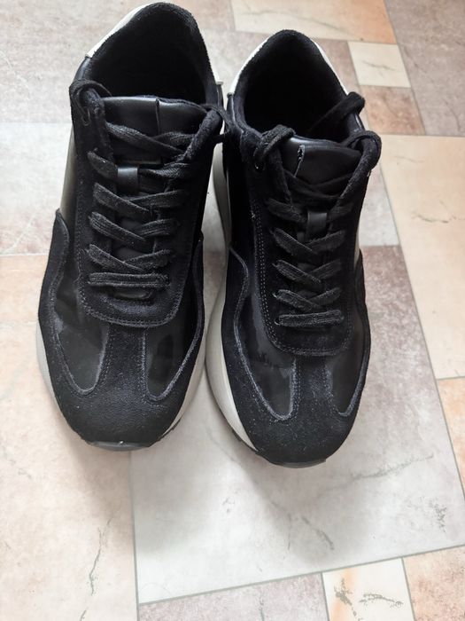 Продам кроссовки женские 40-41 р