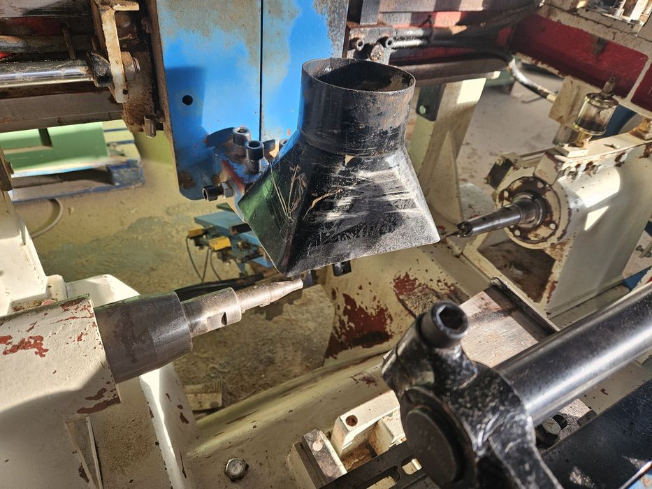 Автоматичен копирен струг за дървени крачета