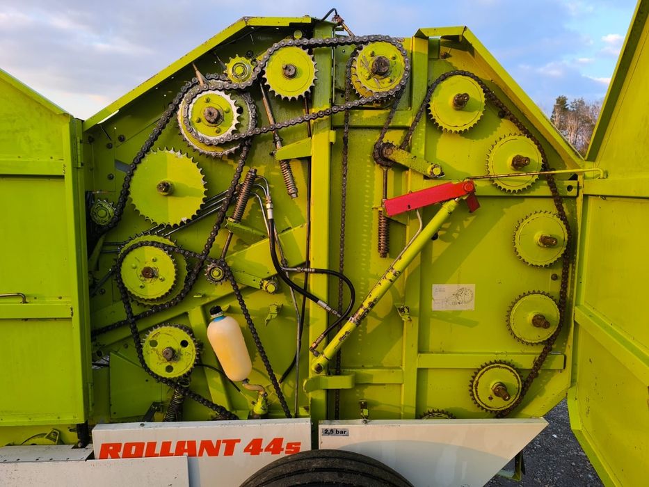 Пресс подборщик рулонный клаас44