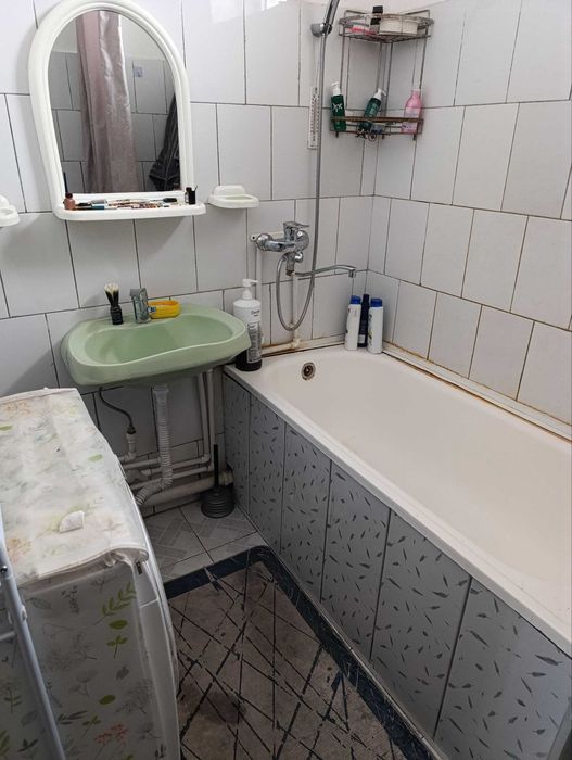 4 xona qilingan xonadon g'ishtli domdan sotiladi.