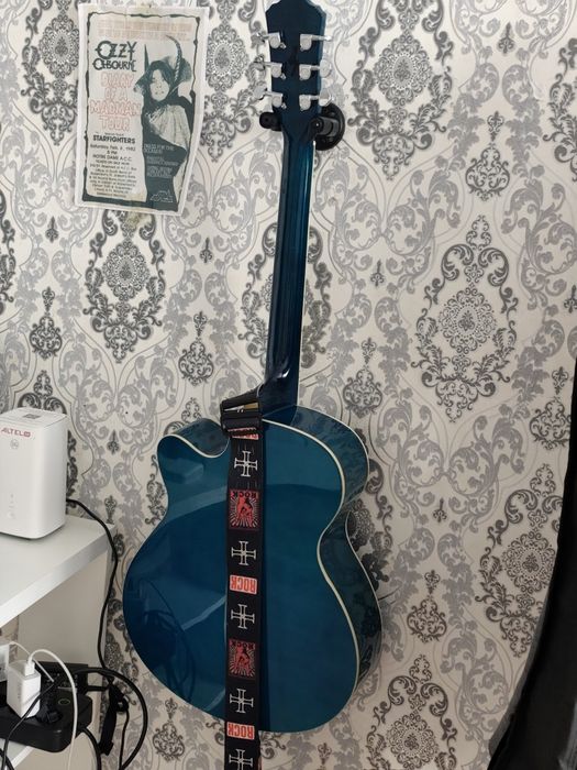 Акустическая гитара Caravan music