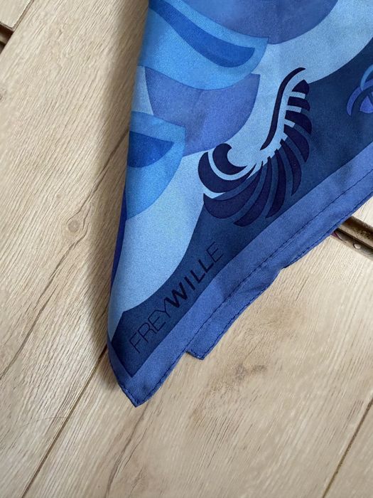Шёлковый шейный платок Freywille — оригинал