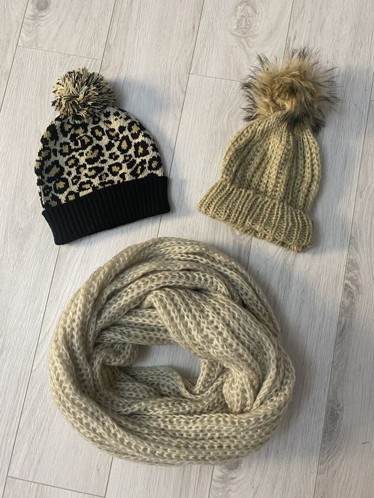 Set iarna fete fes, caciula si fular pufos, noi