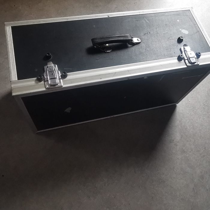 Flight case multifuncțional