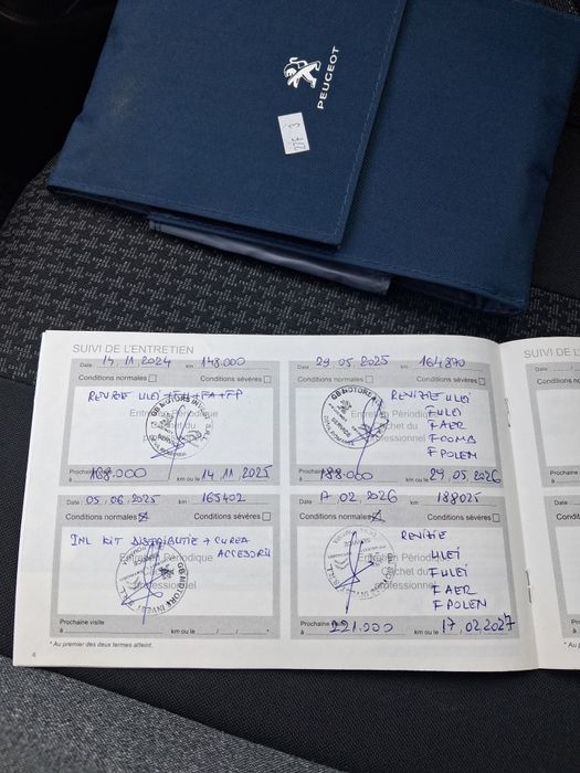 Vând  PEUGEOT 3008 1.5 HDI 131 CP