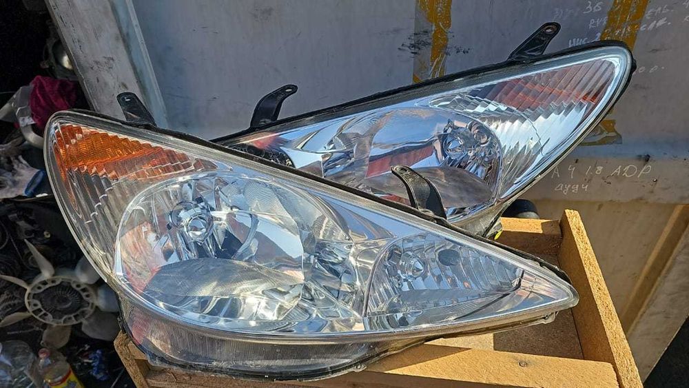 фары на Toyota Estima