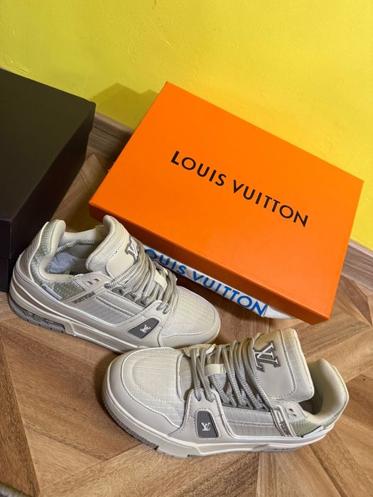 Adidasii LV Trainer