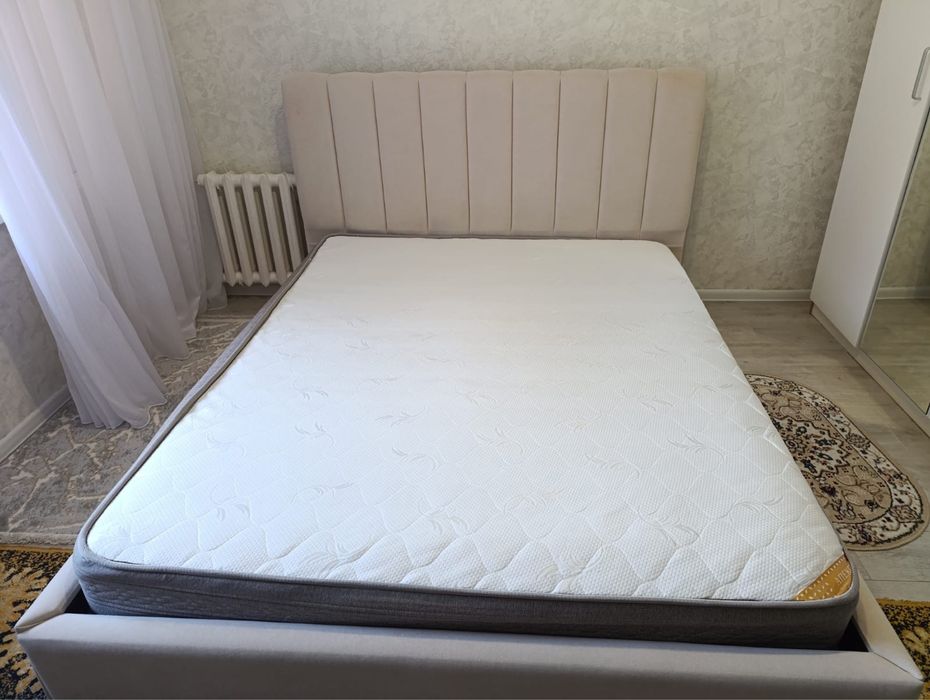 Продам двуспальную кровать с матрасом