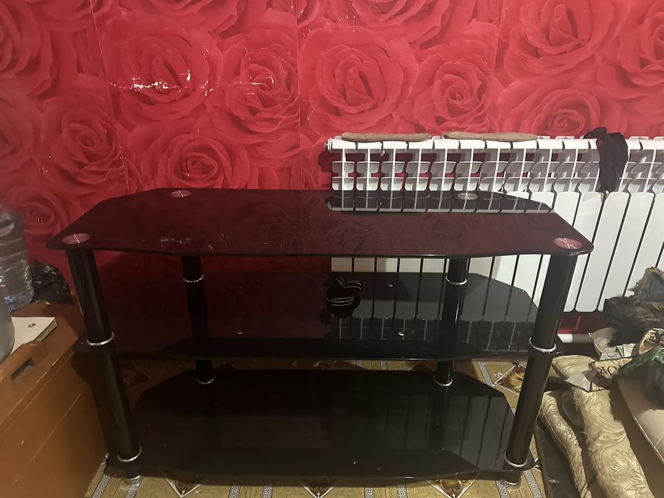 Подставка под телевизор в идеальном состояние