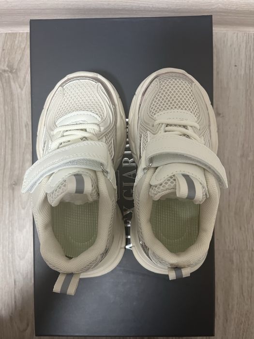 Кросовки на девочку новые 27