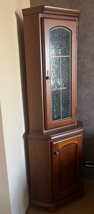 PLASTIKA BG  ъглова витрина от дърво- 600 лв.Италианска Витрина стъкло