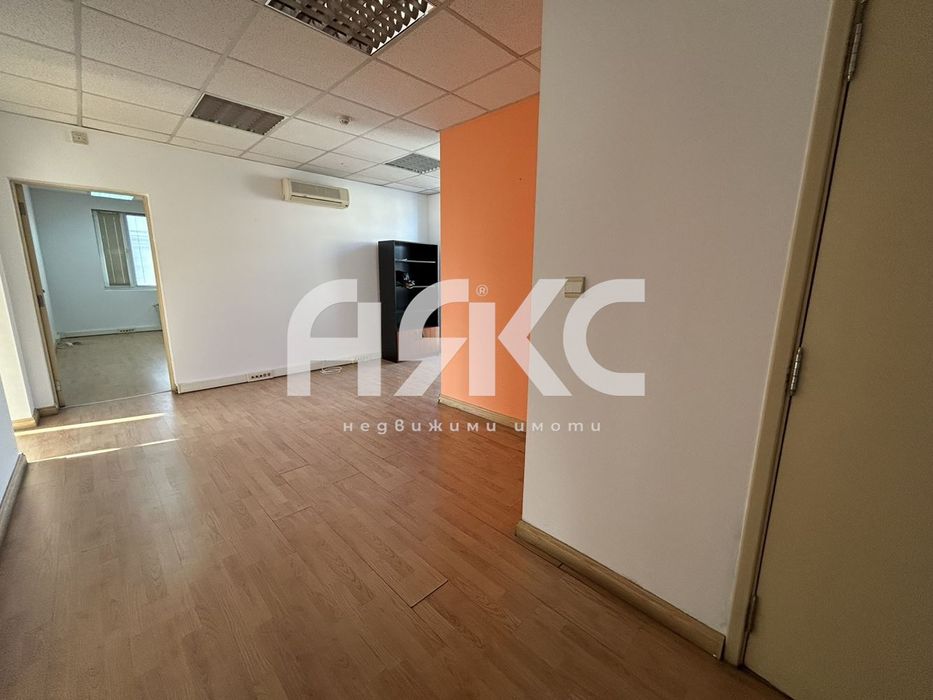 Дава се под наем Офис в София, Гео Милев - 125 кв.м за 935.34 € - Снимка #3